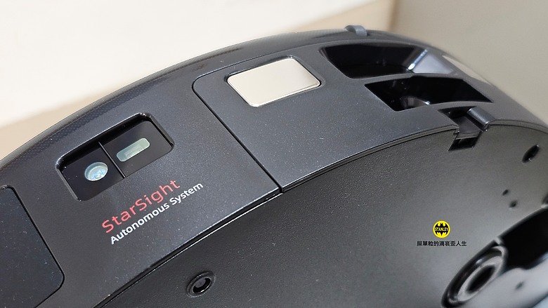 【新品開箱】Roborock Qrevo Slim AI 超薄雙臂黑武士