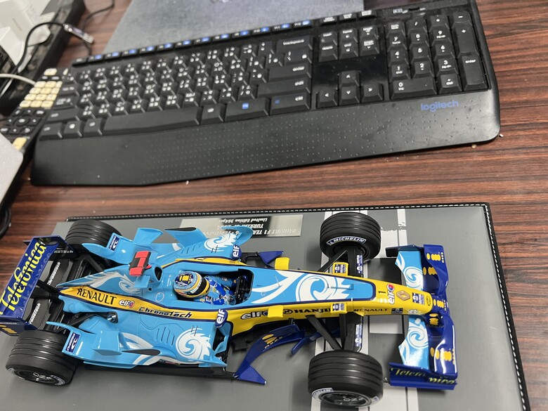 [開箱]F1 1/18 RENAULT R26 FERNANDO ALONSO 2006 TURKISH GP