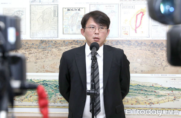 拚下午5點前救出柯文哲　7000萬保釋金進度？黃國昌：持續努力中