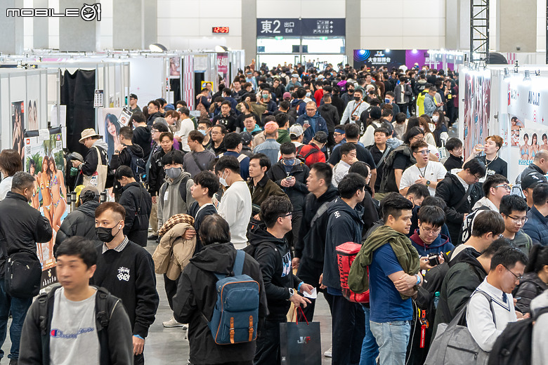 2024 TSE 台灣寫真博覽會學服祭直擊｜多國寫真女神夢幻合體、養眼福利大放送！