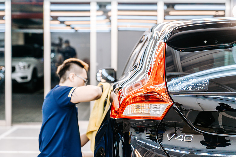 黑柴Seymo回VOLVO原廠把車車改頭換面