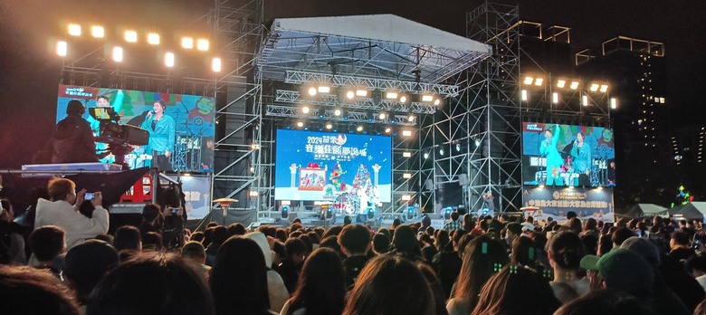 苗北超狂，公辦演唱會有暖氣，真有錢。