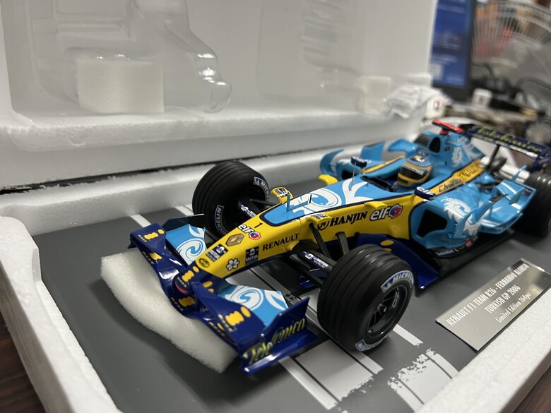 [開箱]F1 1/18 RENAULT R26 FERNANDO ALONSO 2006 TURKISH GP