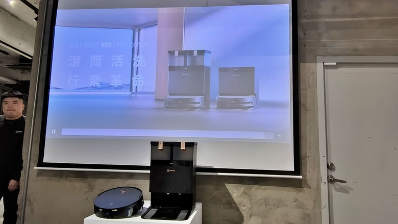 【盲狙實況】科沃斯ECOVACS X8 PRO OMNI 全台首款自動洗地機器人體驗會心得!