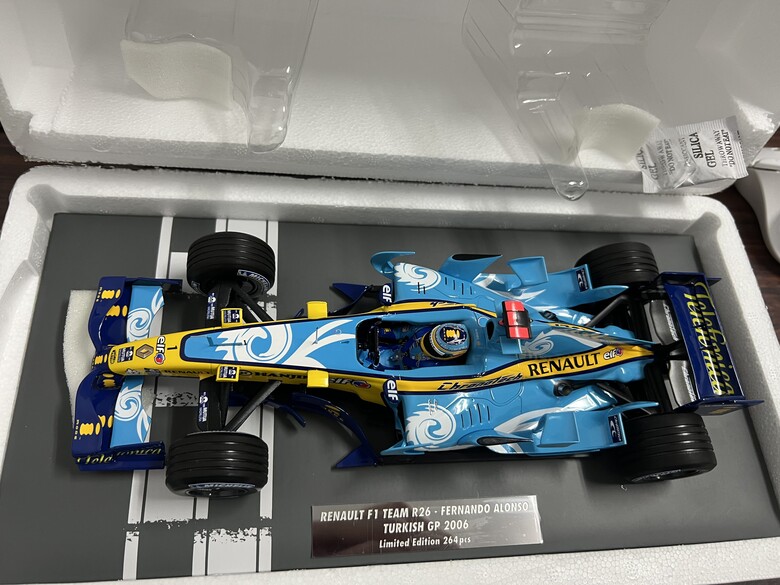 [開箱]F1 1/18 RENAULT R26 FERNANDO ALONSO 2006 TURKISH GP
