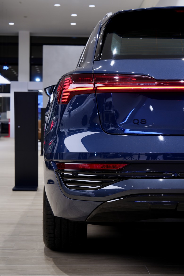 Audi Q8 e-tron 55 quattro advanced｜金屬電漿藍 Plasma Blue 3D｜實車分享