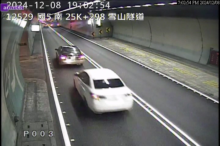 雪隧逼車狂魔慘了!整路「貼屁股按喇叭」嚇哭奶娃下場曝光