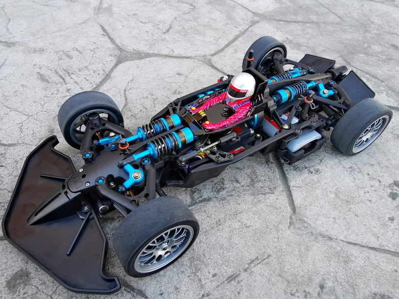 [TAMIYA TC-01] 使用透明車殼及駕駛人偶，呈現TAMIYA TC-01底盤結構
