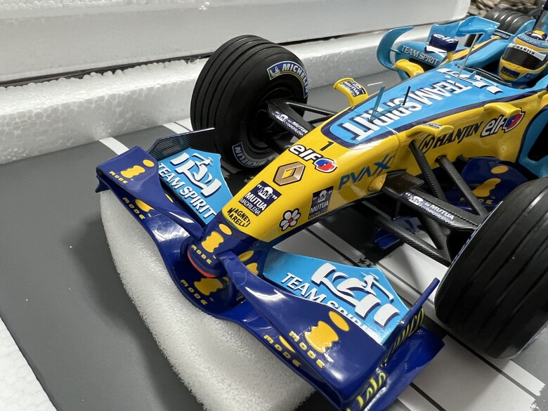 [開箱]F1 1/18 RENAULT R26 FERNANDO ALONSO 2006 BRAZIL GP