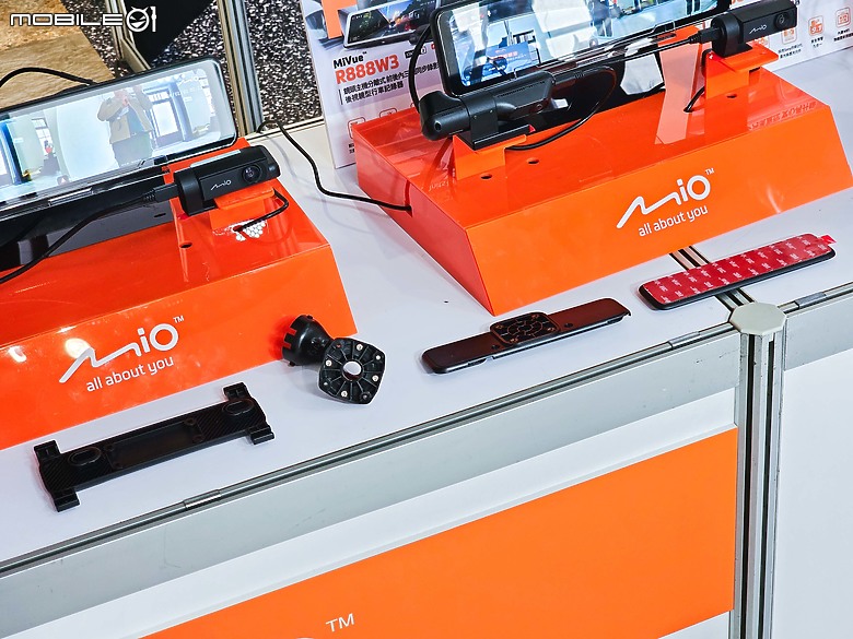【採訪】新世代Mio後視鏡型行車記錄器R880 WD、R888 W3發表,三鏡頭錄製、螢幕亮度升級有感!