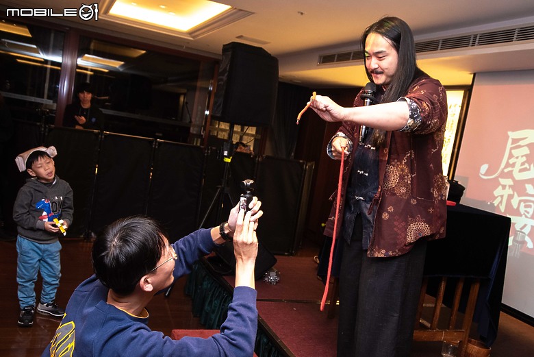 2024 Mobile01小惡魔尾牙宴｜首位年資20年員工誕生，近距離看幻術大仙表演好震撼！
