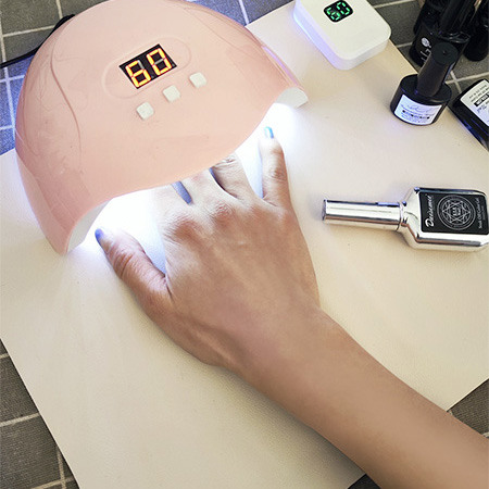 冬天自己在家做光療美甲