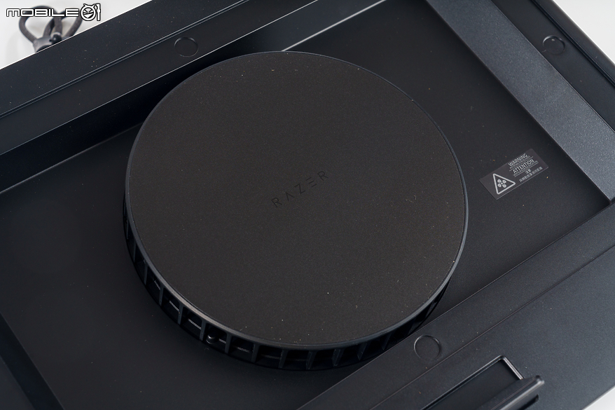 Razer Laptop Cooling Pad 實測｜14-18 全尺寸筆電支援與適應性智慧散熱技術