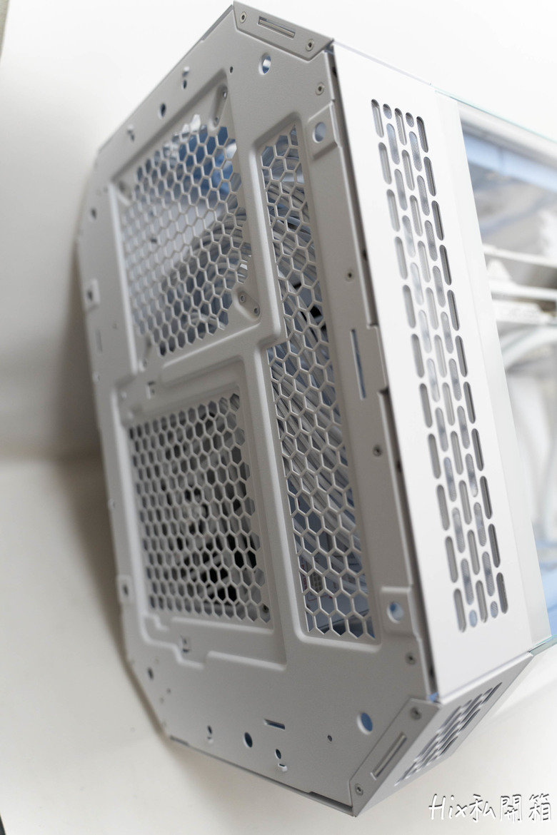 公仔展示櫃，Thermaltake 曜越 Tower600