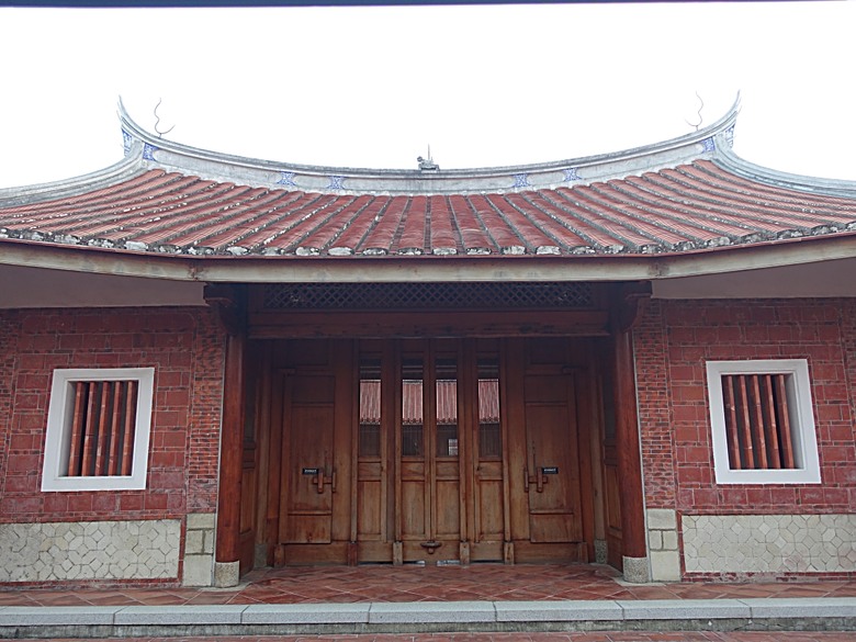 鳳儀書院、鳯山龍山寺、鳯邑城隍廟、鳳山縣新城殘蹟、曹公廟、鳳山教會 — 2024年末鳳山快閃訪古行旅紀錄