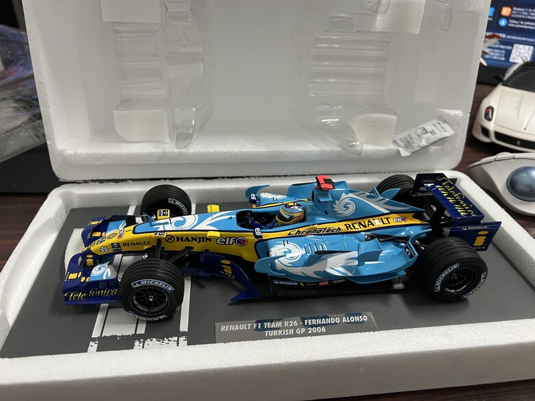 [開箱]F1 1/18 RENAULT R26 FERNANDO ALONSO 2006 TURKISH GP