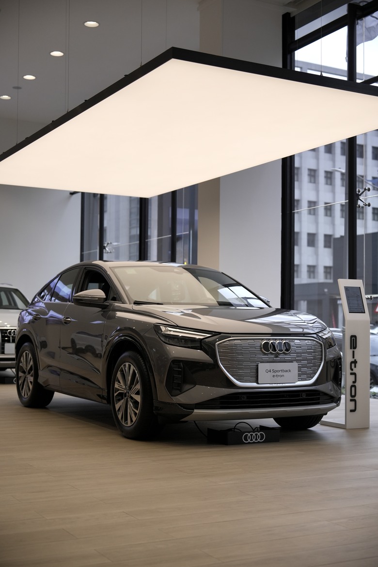 Audi Q4 Sportback e-tron 45 advanced｜金屬迷霧灰 Typhoon Grey 2L｜實車分享