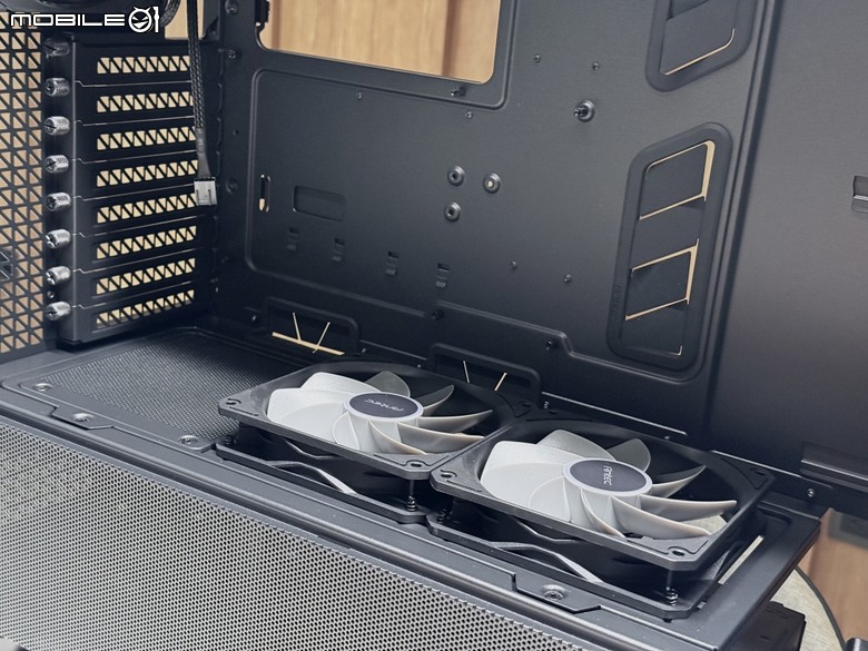 散熱掛帥，再來一點木頭元素！ANTEC FLUX PRO機殼！