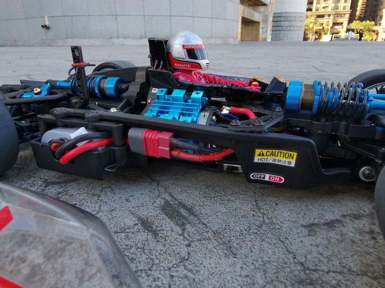 [TAMIYA TC-01] 使用透明車殼及駕駛人偶，呈現TAMIYA TC-01底盤結構