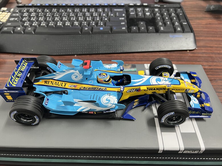 [開箱]F1 1/18 RENAULT R26 FERNANDO ALONSO 2006 TURKISH GP