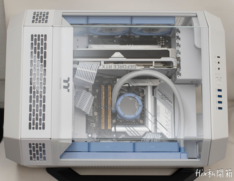 公仔展示櫃，Thermaltake 曜越 Tower600