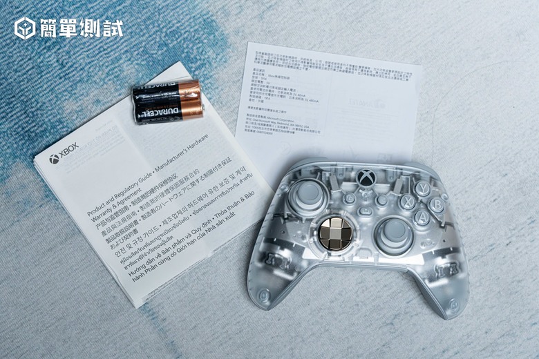 點我看大圖 超帥氣的 Xbox 冰霜領域無線控制器!