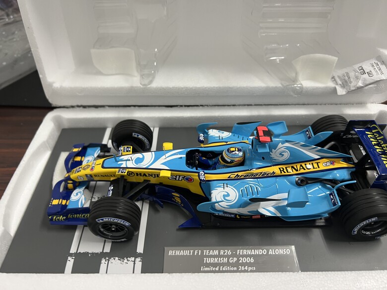 [開箱]F1 1/18 RENAULT R26 FERNANDO ALONSO 2006 TURKISH GP