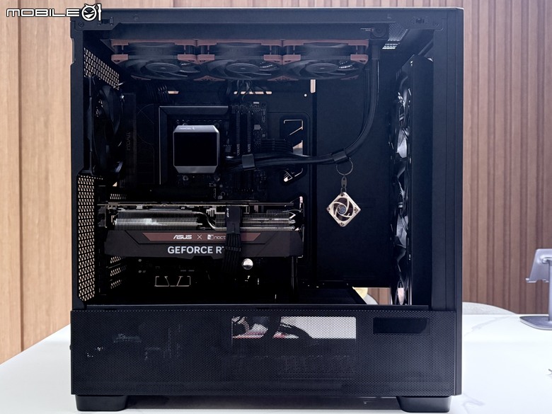 散熱掛帥，再來一點木頭元素！ANTEC FLUX PRO機殼！