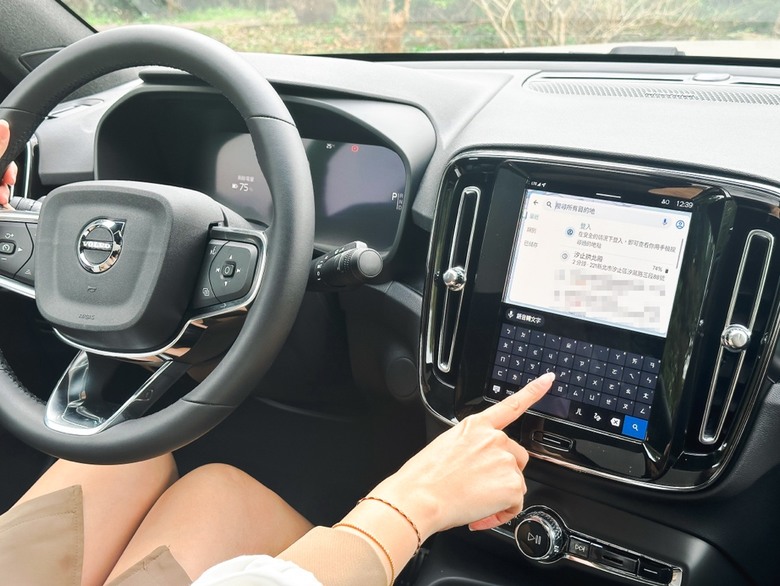 EC40新車開箱，女友是車主也是model