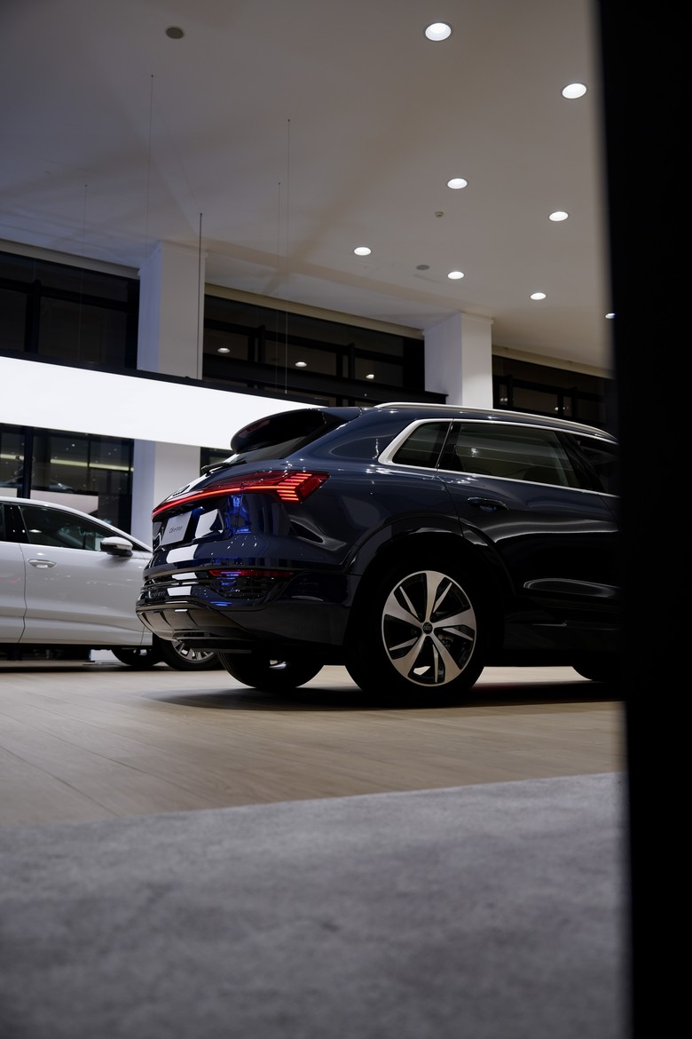 Audi Q8 e-tron 55 quattro advanced｜金屬電漿藍 Plasma Blue 3D｜實車分享