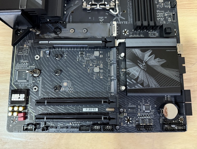 萬元Z890 首選C/P 取向Ready For AI 鷹神 Z890 AORUS ELITE WIFI7 開箱