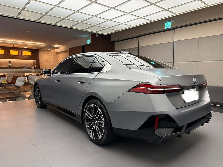BMW G60 520i M Sport 簡單開箱
