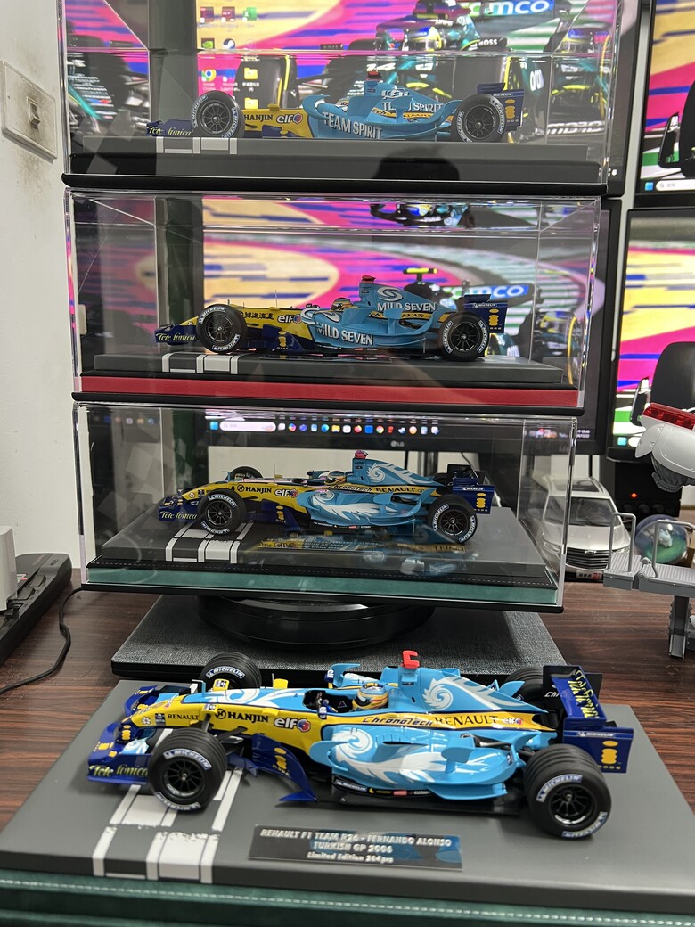 [開箱]F1 1/18 RENAULT R26 FERNANDO ALONSO 2006 BRAZIL GP