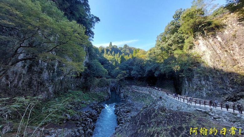 【日本 九州】包車自由行趴趴走 ｜鬼斧神工 高千穗峽｜湖光山色 金鱗湖｜小倉城 太宰府