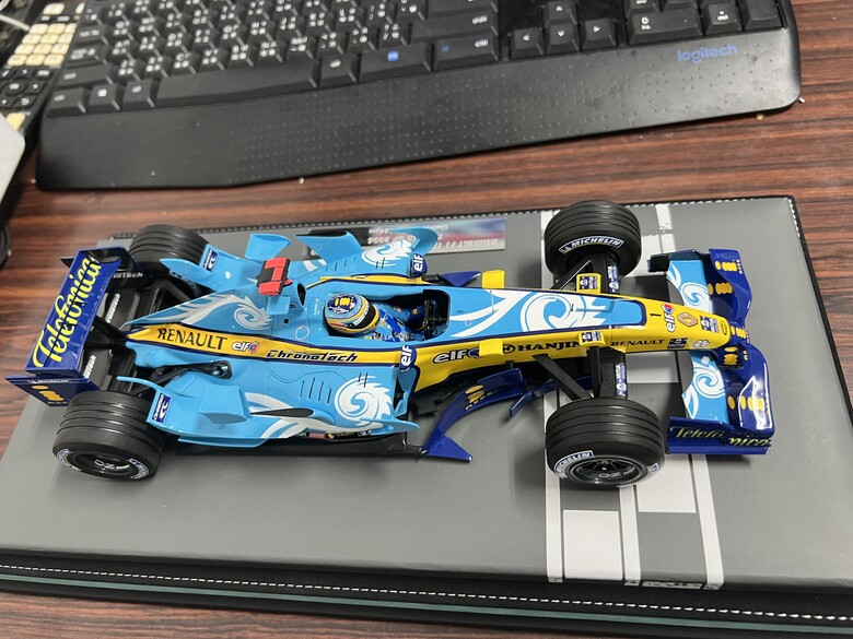[開箱]F1 1/18 RENAULT R26 FERNANDO ALONSO 2006 TURKISH GP