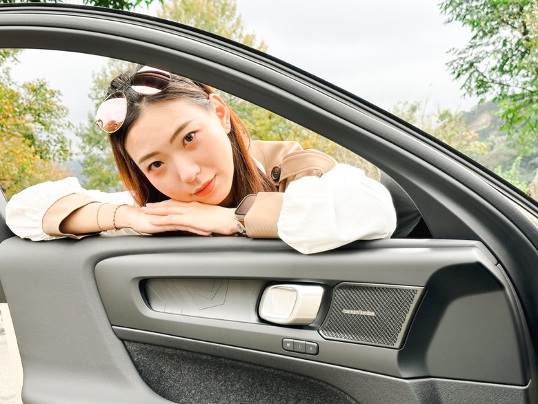 EC40新車開箱，女友是車主也是model