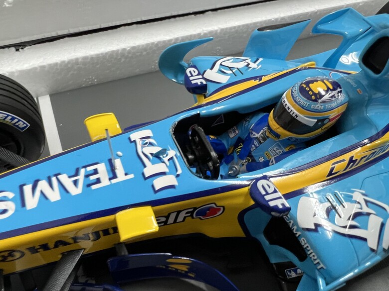[開箱]F1 1/18 RENAULT R26 FERNANDO ALONSO 2006 BRAZIL GP