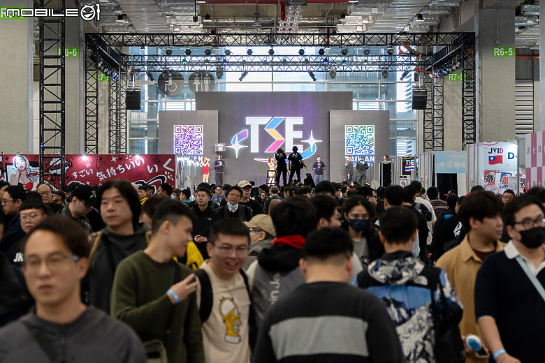2024 TSE 台灣寫真博覽會學服祭直擊｜多國寫真女神夢幻合體、養眼福利大放送！