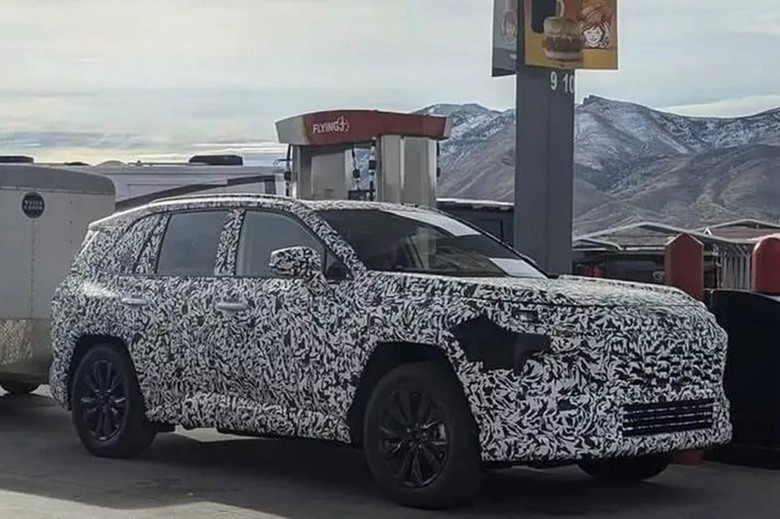 大改款RAV4確定變醜, 該買舊款五代RAV4嗎?