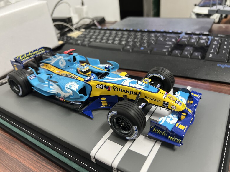 [開箱]F1 1/18 RENAULT R26 FERNANDO ALONSO 2006 TURKISH GP