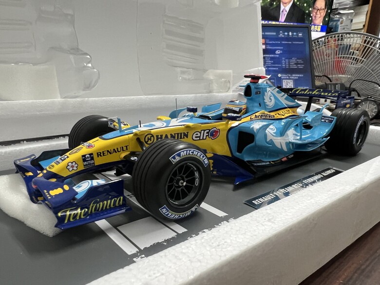 [開箱]F1 1/18 RENAULT R26 FERNANDO ALONSO 2006 TURKISH GP