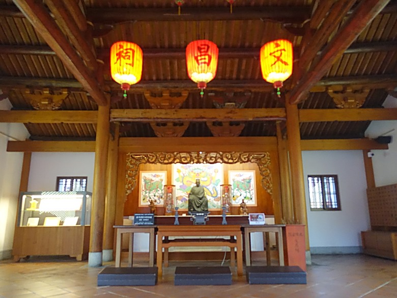 鳳儀書院、鳯山龍山寺、鳯邑城隍廟、鳳山縣新城殘蹟、曹公廟、鳳山教會 — 2024年末鳳山快閃訪古行旅紀錄