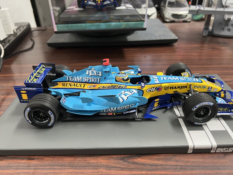 [開箱]F1 1/18 RENAULT R26 FERNANDO ALONSO 2006 BRAZIL GP