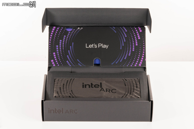 Intel Arc B580 公版顯示卡開箱實測 以定價魔法與 12 GB 顯示記憶體打入市場的主流顯卡選擇