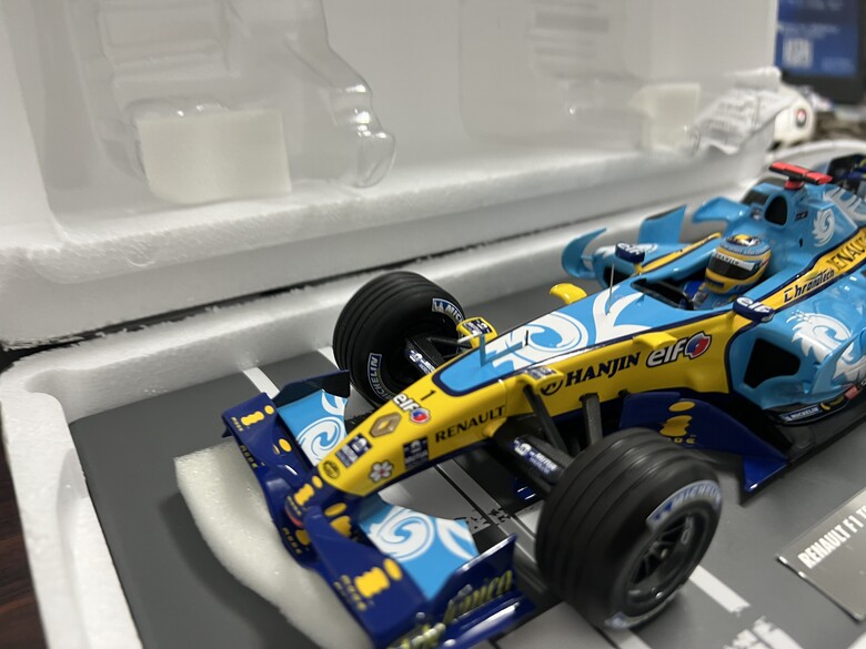 [開箱]F1 1/18 RENAULT R26 FERNANDO ALONSO 2006 TURKISH GP