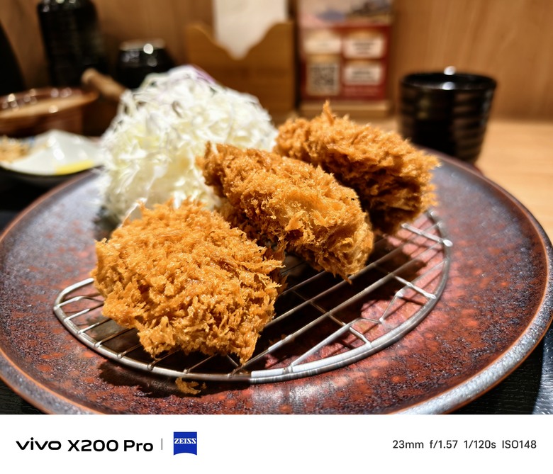點我看大圖 帶著X200Pro去吃炸豬排