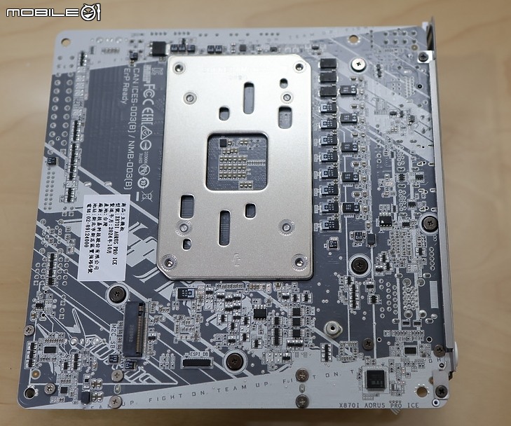[開箱] 技嘉 X870I AORUS PRO ICE 白色小鷹