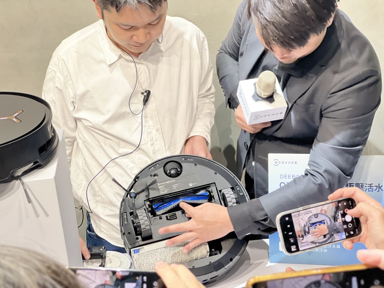 【臭味退散】掃拖再進化，科沃斯 X8 PRO OMNI 「全自動活水洗地」機器人 同場加映 WINBOT W1S擦窗機器人