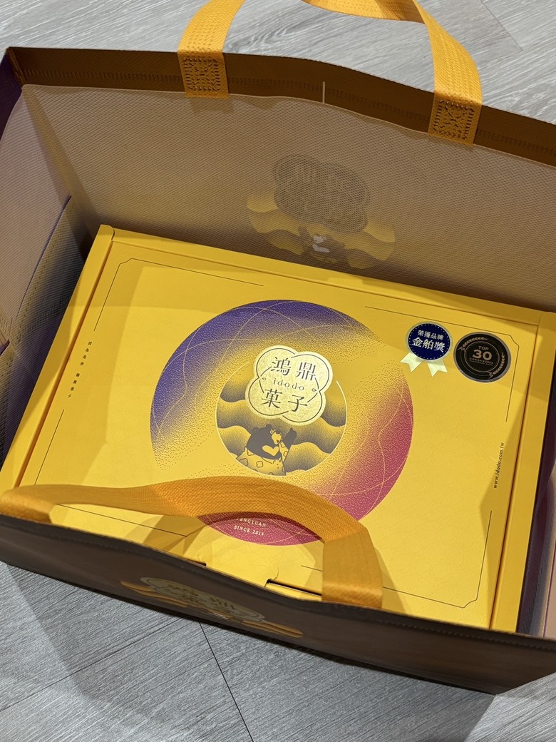 今年鴻鼎菓子金蛇一把抓禮盒(有單層跟雙層)