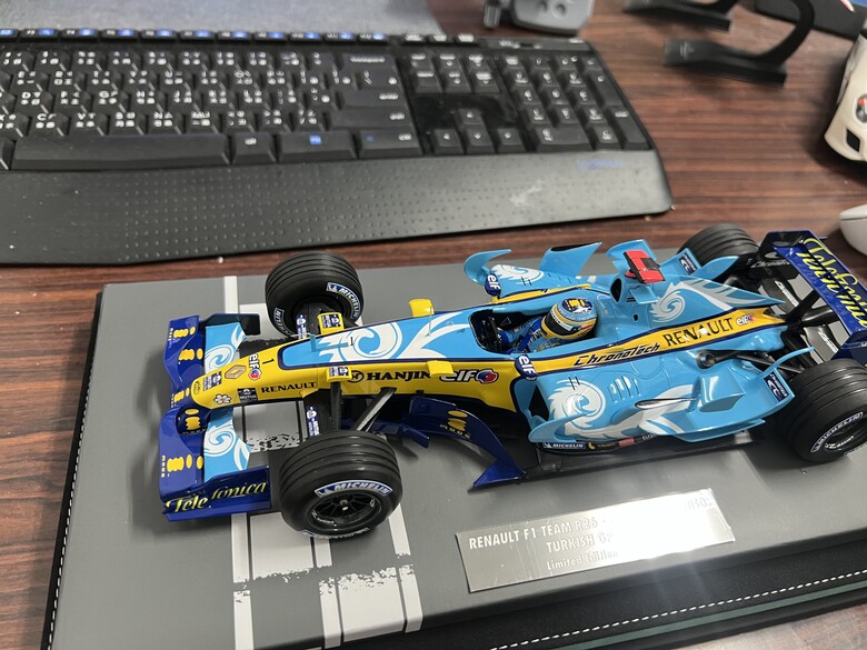 [開箱]F1 1/18 RENAULT R26 FERNANDO ALONSO 2006 TURKISH GP